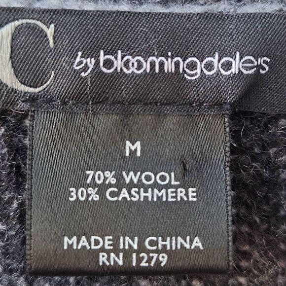 C by Bloomingdales wool and cashmere blend V-Neck Sweater. So soft! Size M - Picture 6 of 7